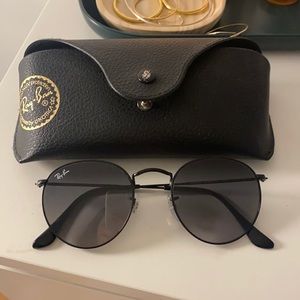 Ray-ban metal round sunglasses in black, standard size